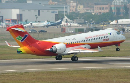 ARJ21-700 có tầm bay khoảng 2.000 dặm, tương đương khoảng 3.200 km.