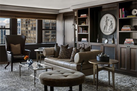 Khám phá căn hộ penthouse có giá thuê 5,3 tỷ đồng/tháng - 5 Phòng làm việc với thiết kế tối màu sang trọng.