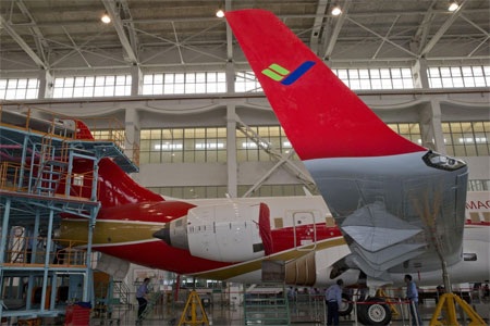 Cánh máy bay được trang bị thêm cánh phụ để tăng tầm bay và hiệu quả hoạt động.