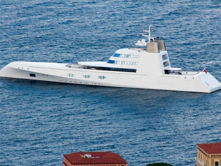 17. Du thuyền “A” của tỷ phú Nga Andrey Melnichenko dài 119 m, hạ thủy năm 2008