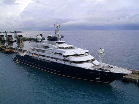 14. Du thuyền “Octopus” của tỷ phú Mỹ Paul Allen dài hơn 126 m, hạ thủy năm 2003