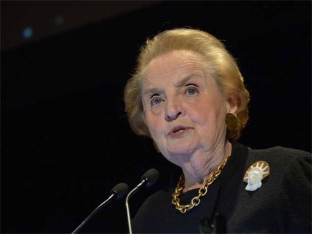 Người nổi tiếng bắt đầu kiếm tiền như thế nào?