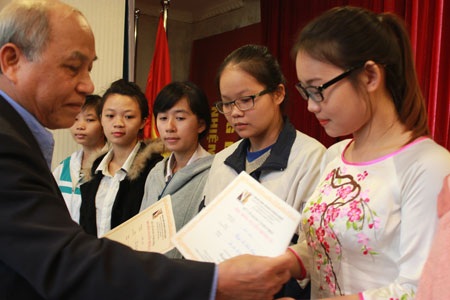 10 sinh viên Trường đại học Sư phạm Hà Nội được nhận học bổng Nguyễn Trường Tộ - 1 10 sinh viên Trường đại học Sư phạm Hà Nội được nhận học bổng Nguyễn Trường Tộ