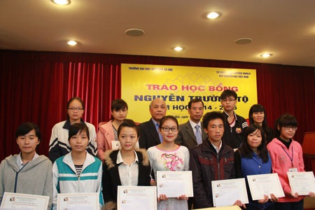 10 sinh viên Trường đại học Sư phạm Hà Nội được nhận học bổng Nguyễn Trường Tộ - 2 10 sinh viên Trường đại học Sư phạm Hà Nội được nhận học bổng Nguyễn Trường Tộ