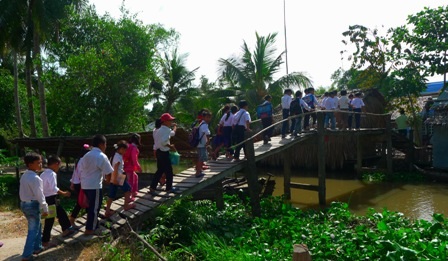 Những cây cầu “nối đôi bờ vui” mang tên Dân trí