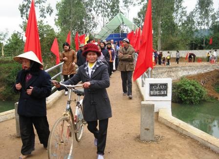 Những cây cầu “nối đôi bờ vui” mang tên Dân trí