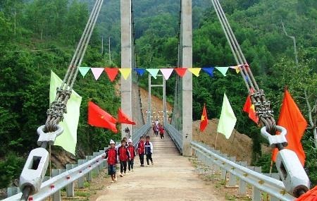 Những cây cầu “nối đôi bờ vui” mang tên Dân trí