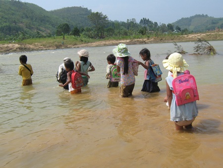 Những cây cầu “nối đôi bờ vui” mang tên Dân trí