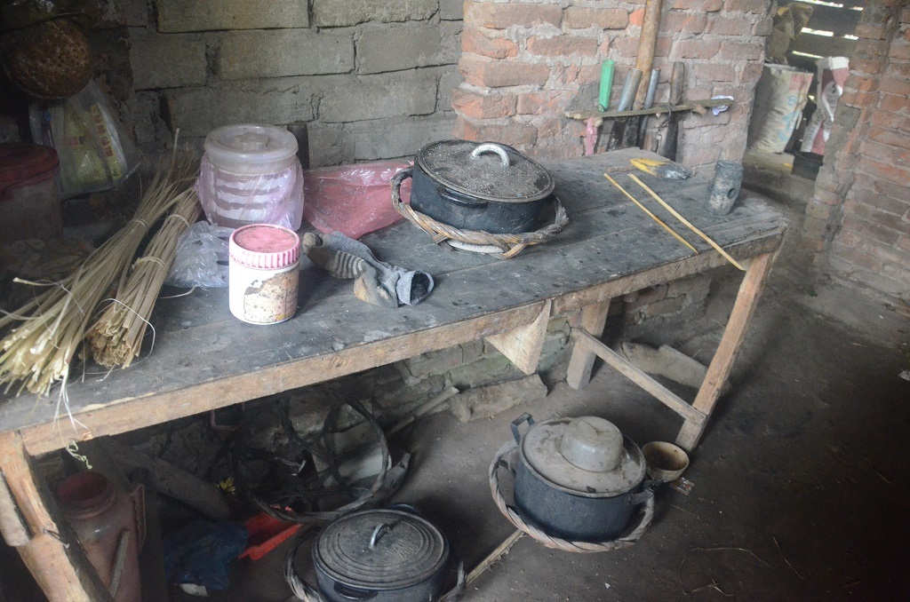 Cái Tết đã cận kề, mà căn bếp tồi tàn của gia đình em Chất vẫn lạnh lẽo đến nao lòng