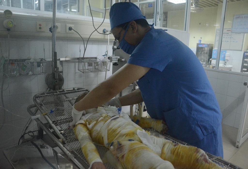 Bé Huyền luôn được các y, bác sĩ tận tình chăm sóc