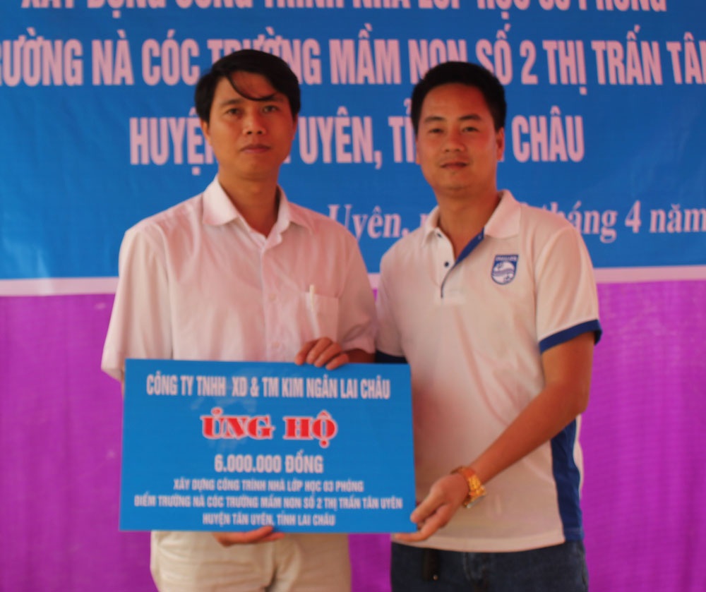 Khởi công xây dựng 3 phòng học Dân trí ở điểm trường Nà Cóc - 7 Công ty TNHH Tư vấn và Xây dựng Tuấn Duy Lai Châu ủng hộ 16 triệu đồng
