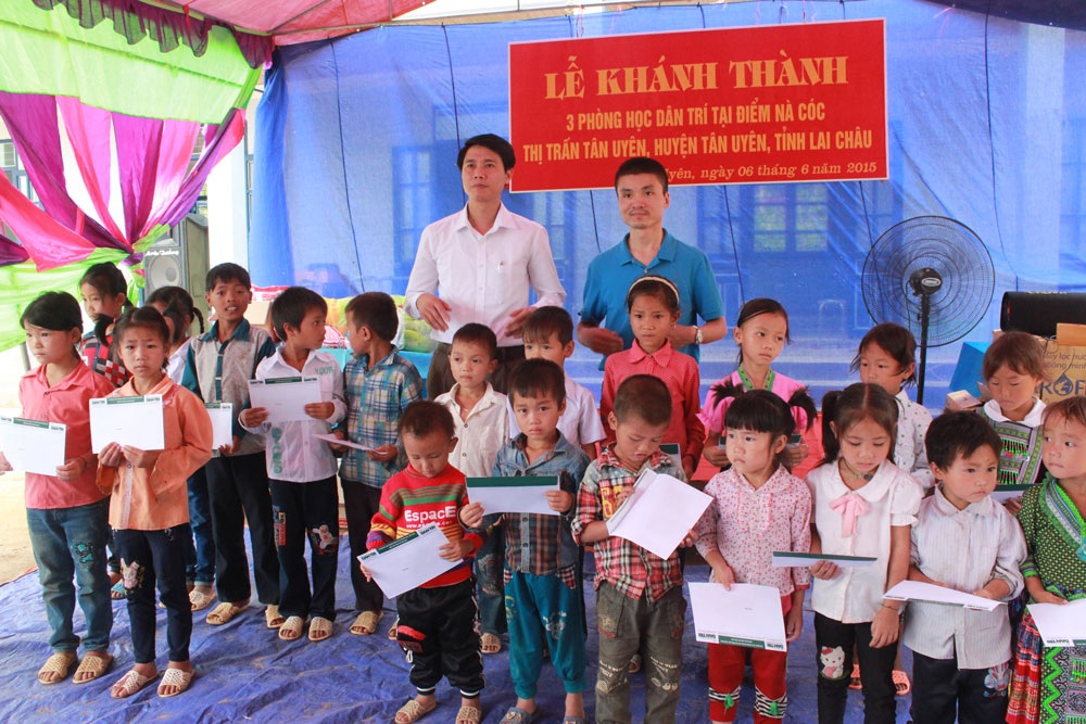 Khánh thành công trình 3 phòng học mang tên Dân trí tại Nà Cóc, Lai Châu