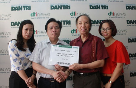Giám đốc BV Nội tiết Trung ương Trần Ngọc Lương ủng hộ Quỹ Nhân ái 50 triệu đồng