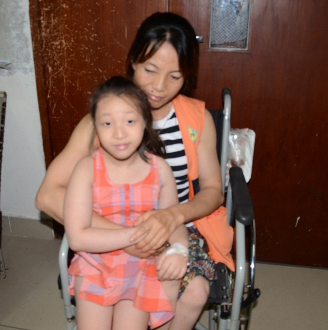 Tháng 8 năm 2014 đứa con gái duy nhất bị mắc căn bệnh Rối loạn sinh tủy