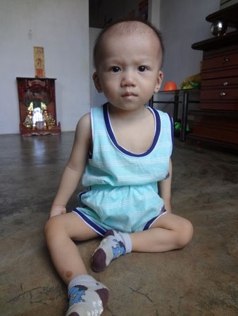 Chị Đinh Thị Như Trang cầu cứu những tấm lòng hảo tâm thương lấy con trai tội nghiệp của chị