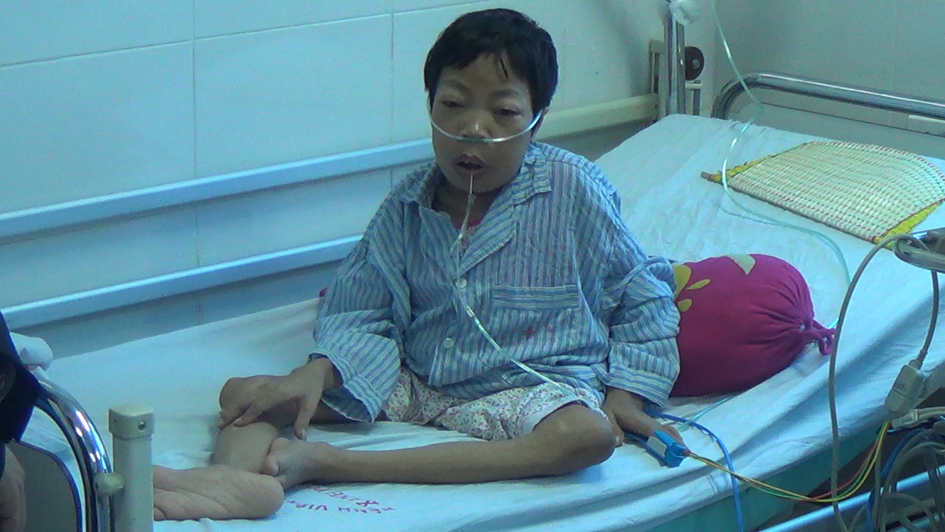 Chồng cô gái suy thận trong đám cưới cổ tích đã qua đời - 2 Gần một tuần nay, chị Loan gần như suy sụp hoàn toàn