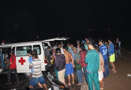 Thi thể nạn nhân được đưa về nhà xác để công an tiếp tục làm thủ tục pháp y.