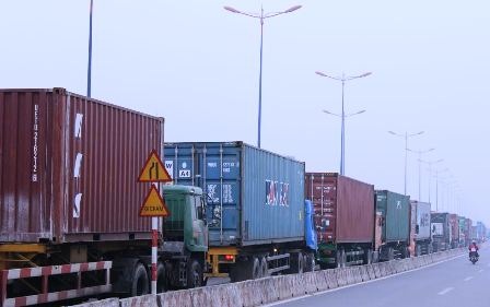 CSGT vắt kiệt sức giải tỏa vụ kẹt xe kéo dài 15 tiếng - 7 ...Đến nút giao thông Cát Lái, quận 2.