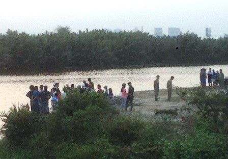 Hiện trường ven sông Rạch Chiếc, nơi phát hiện tử thi.