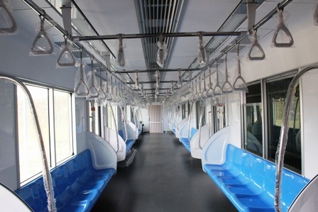 Cửa lên xuống toa tàu điện ngầm.