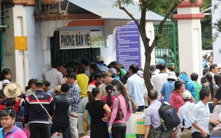 Thảo cầm viên Sài Gòn trở nên quá tải trước lượng khách tăng đột biến.