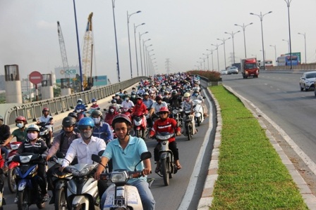 Ám ảnh ùn tắc ở nút giao thông cầu vượt Cát Lái