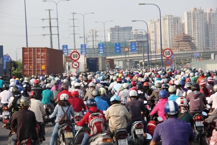 Liền gặp phải thảm cảnh ùn ứ vô cùng nghiêm trọng.