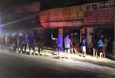 Vụ hỏa hoạn xảy ra giữa đêm khuya tại tiệm photocopy cạnh trường ĐH Ngân hàng TPHCM.