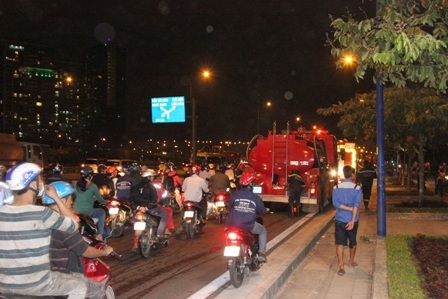 Hiện trường vụ cháy đồng cỏ khô đất dự án Khu LHTT Rạch Chiếc chiều tối 21/4