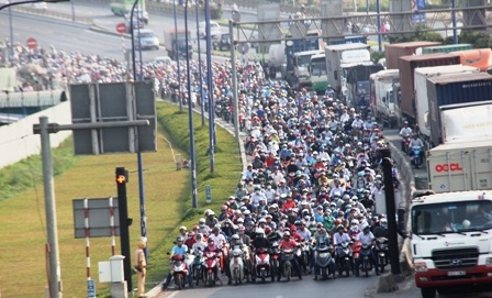 Ám ảnh ùn tắc ở nút giao thông cầu vượt Cát Lái