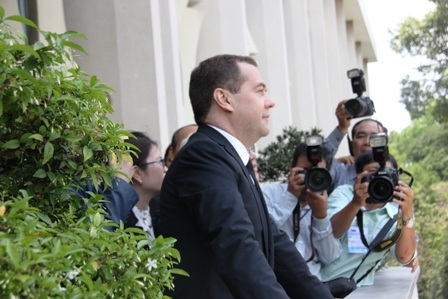 Thủ tướng Nga tham quan Dinh Thống Nhất và ngắm nhìn đường phố trung tâm Sài Gòn.