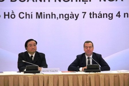 Thủ tướng dự buổi chiêu đãi của lãnh đạo UBND TPHCM tại phòng Khánh Tiết.