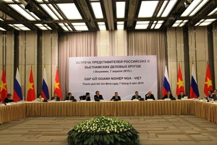 Thủ tướng dự buổi chiêu đãi của lãnh đạo UBND TPHCM tại phòng Khánh Tiết.