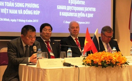 Thủ tướng dự buổi chiêu đãi của lãnh đạo UBND TPHCM tại phòng Khánh Tiết.