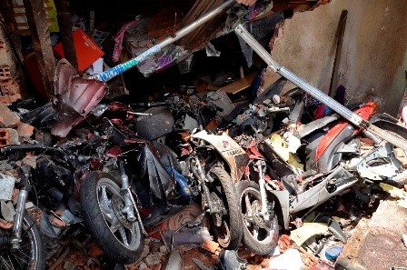 Hiện trường vụ tai nạn gây hậu quả đặc biệt nghiêm trọng về người và tài sản.