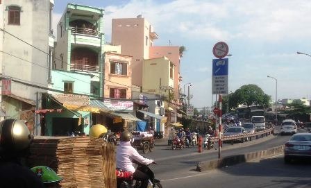 Dốc cầu tử thần Nhị Thiên Đường 2 khiến người dân sống trong sợ hãi.