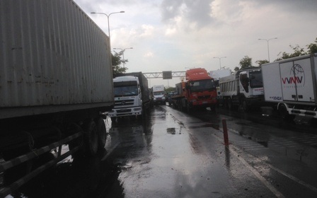 Hiện trường vụ tai nạn xảy ra trước trụ sở Đội CSGT Cát Lái.