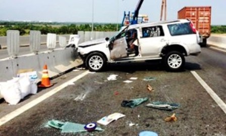 Tai nạn trên đường cao tốc, 13 người nhập viện - 1 Hiện trường một vụ TNGT nghiêm trọng trên cao tốc HLD ngày 7/5 vừa qua làm nhiều người bị thương.