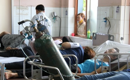Nhiều trường hợp bị nặng phải thở oxy...