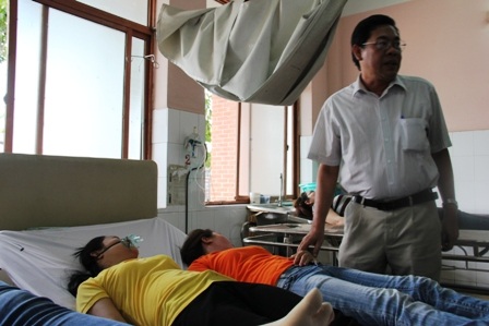 Nhiều trường hợp bị nặng phải thở oxy...