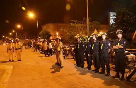 Tài xế “hung thần” xài bằng giả bị phát hiện trên “cung đường tử thần” - 4 Đêm qua 1/7, PC67 cùng các ngành chức năng ra quân xử lý vi phạm tập trung vào xe đầu kéo container