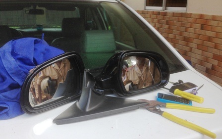 Tang vật cùng đồ nghề của 2 tên trộm được CSGT thu giữ.