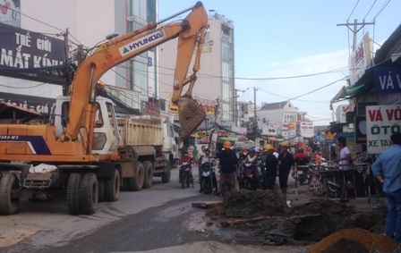 Rào chắn bằng tôn sơ sài