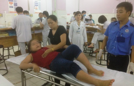 Đến 20h tối nay (15/7) vẫn còn công nhân bị ngộ độc được đưa đến BV quận Thủ Đức cấp cứu.