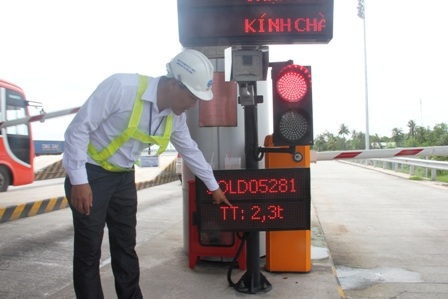 Tài xế cũng sẽ nhìn thấy kết quả tải trọng xe của mình qua màn hình điện tử đặt phía trước.