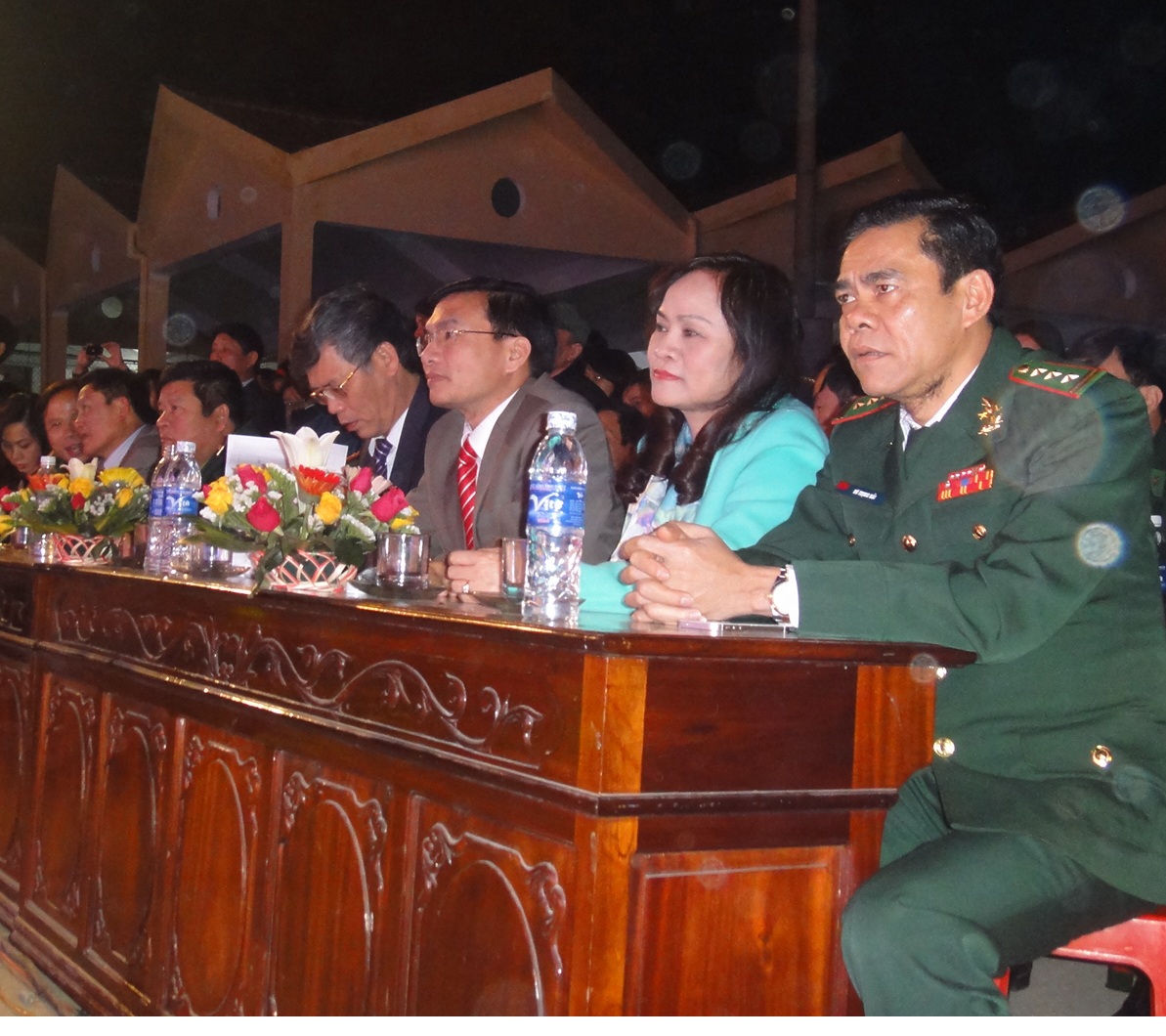 Tham gia đêm giao lưu có các lảnh đạo tỉnh, huyện và lực lượng biên phòng Hà Tĩnh.