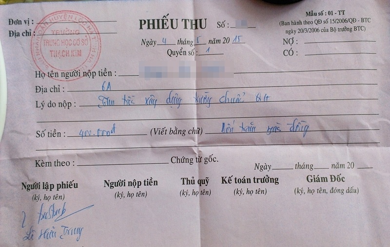 Trường học “mượn” tiền học sinh để... đạt chuẩn - 2 Phiếu thu tiền của học sinh trường THCS Thạch Kim