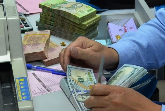Không nương tay với nợ xấu - 1 Ngân hàng Nhà nước
quyết tâm đưa nợ xấu xuống còn 3% vào cuối năm nay. Ảnh: TẤN THẠNH