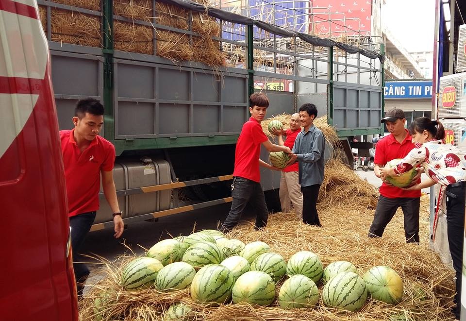 PICO tặng khách hàng 2.000 trái dưa hấu cho khách hàng
