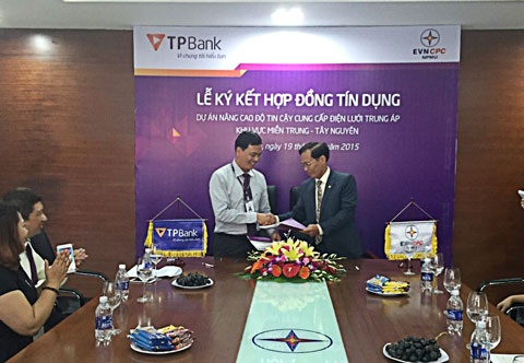TPBank ký kết cấp tín dụng cho Điện lực miền Trung - 1 TPBank ký kết cấp tín dụng cho Điện lực miền Trung